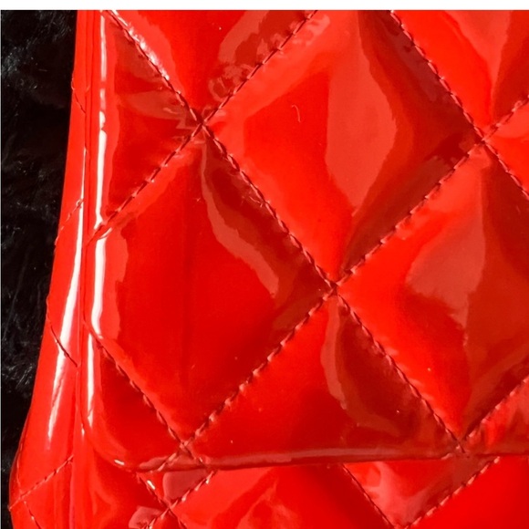 Red patent Chanel classic flap clutch with chain - Picture 16 of 16